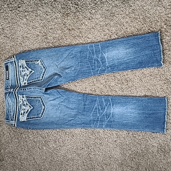 Vigoss Dallas Capri Jeans - Picture 5 of 9